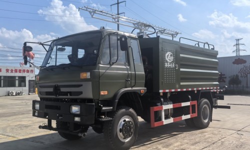 東風(fēng)153光伏清洗車