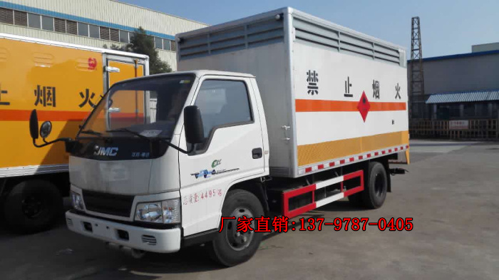 江鈴二類易燃?xì)怏w廂式運輸車.jpg