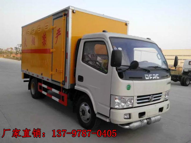 東風(fēng)銳鈴易燃液體廂式運(yùn)輸車1.jpg