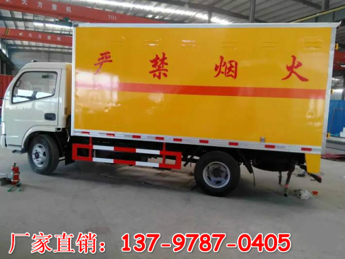 東風(fēng)易燃液體廂式運(yùn)輸車(chē)2.jpg