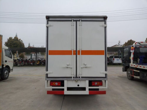 江鈴易燃液體廂式運(yùn)輸車(chē)2.jpg