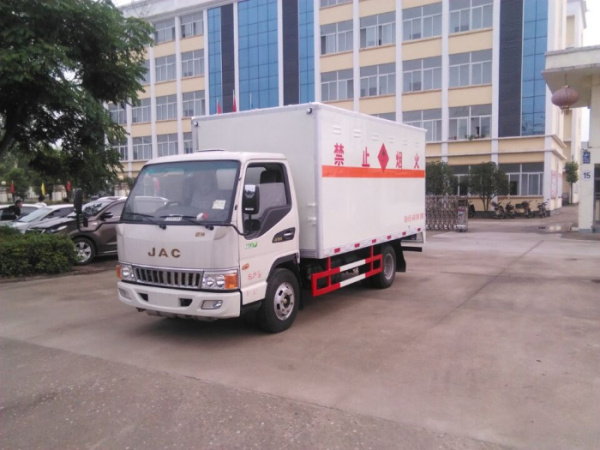 江淮廂式易燃氣體運輸車.jpg