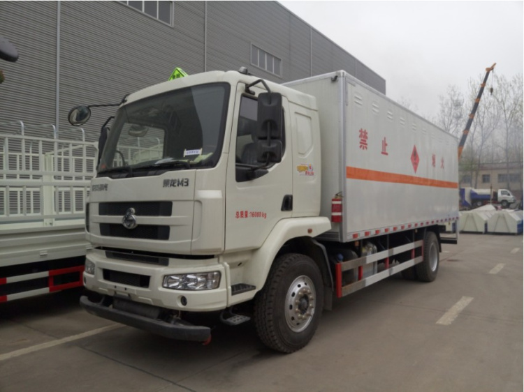 大型易燃液體廂式運(yùn)輸車.jpg