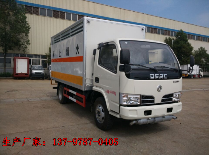 東風(fēng)氣瓶運(yùn)輸車.jpg