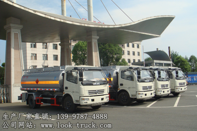 東風(fēng)多利卡油罐車.jpg