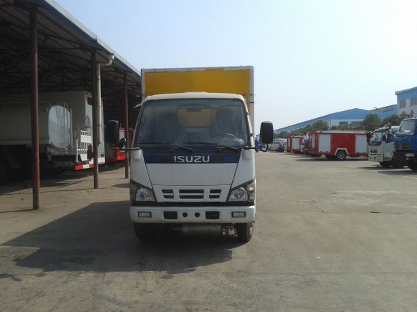 五十鈴器材爆破車.jpg