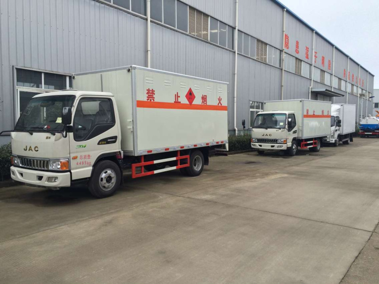 江淮駿鈴易燃?xì)怏w廂式運(yùn)輸車.jpg