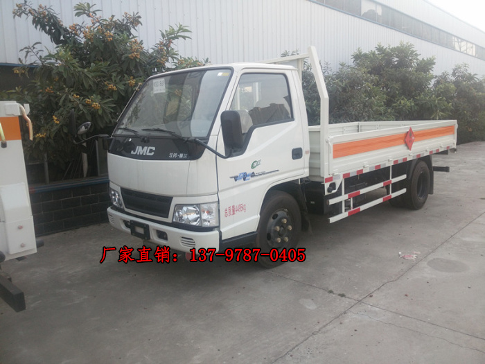 江鈴順達(dá)欄板式氣瓶運(yùn)輸車.jpg