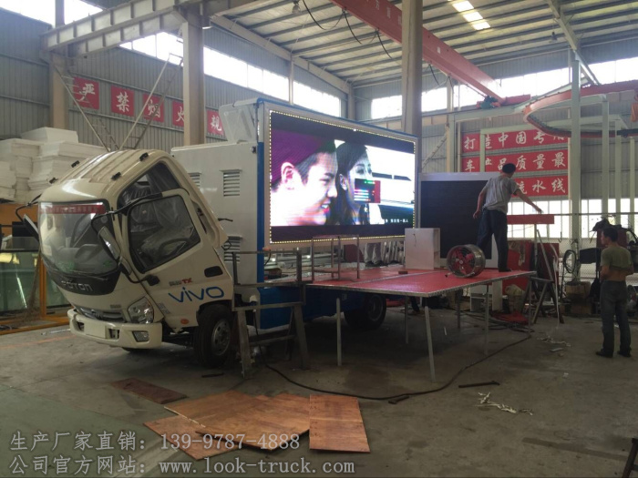vivo手機宣傳車調(diào)屏試車現(xiàn)場1.jpg