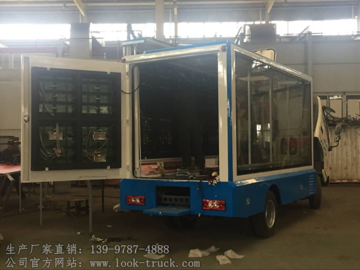 vivo手機宣傳車調(diào)屏試車現(xiàn)場5.jpg