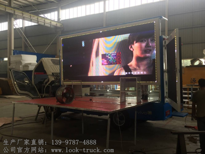 vivo手機宣傳車調(diào)屏試車現(xiàn)場4.jpg