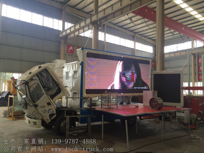 vivo手機宣傳車調(diào)屏試車現(xiàn)場3.jpg