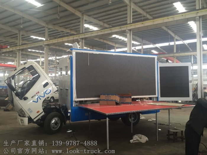 vivo手機宣傳車調(diào)屏試車現(xiàn)場7.jpg