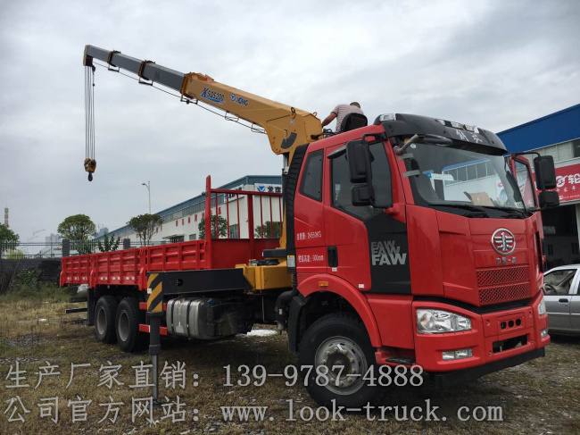 解放8噸四節(jié)臂隨車吊.jpg