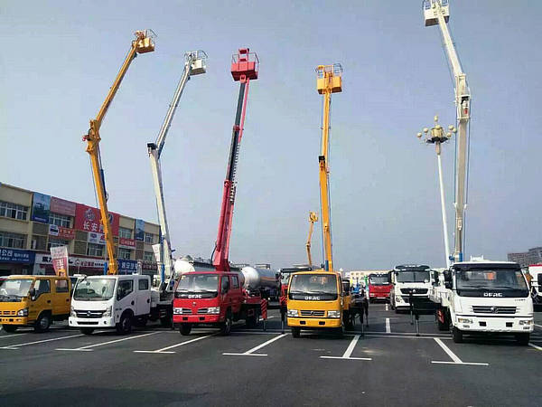 高空作業(yè)車.jpg