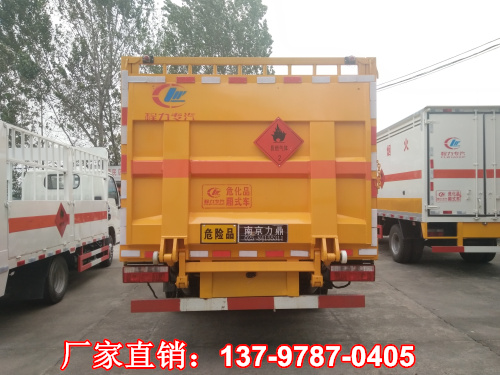 東風(fēng)多利卡氣瓶運(yùn)輸車2.jpg