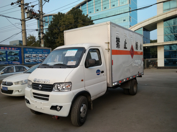 東風俊風氣瓶廂式危險品車.jpg