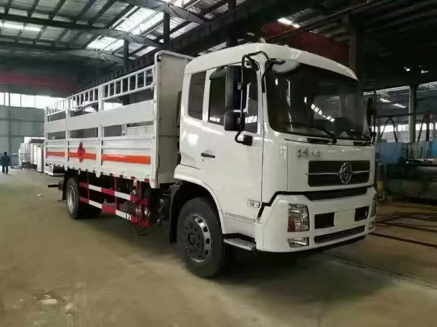 東風天錦氣瓶運輸車.jpeg