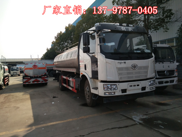 解放鮮奶運輸車.jpg