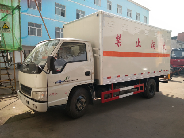 氣瓶廂式危險(xiǎn)品車.jpg