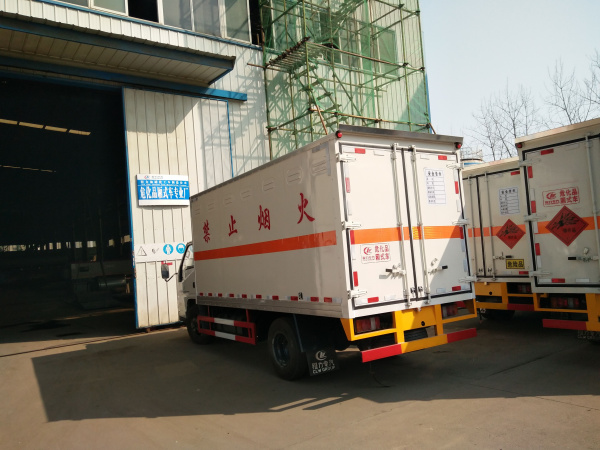 氣瓶廂式危險(xiǎn)品車1.jpg