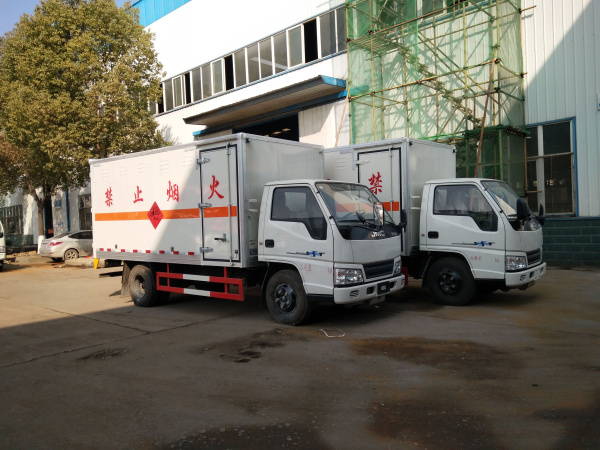 氣瓶廂式危險(xiǎn)品車12.jpg