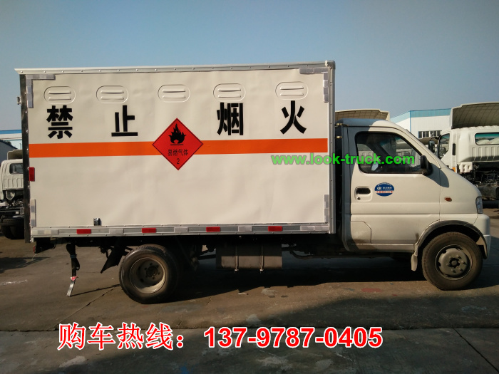 東風(fēng)小型藍(lán)牌廂式氣瓶運輸車1.jpg
