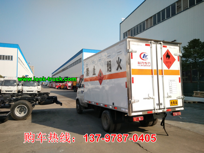 東風(fēng)小型藍(lán)牌廂式氣瓶運輸車2.jpg