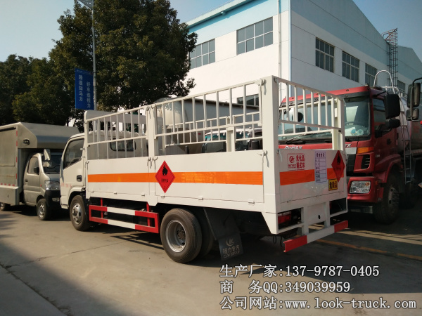 東風多利卡7噸5氣瓶運輸車2.jpg