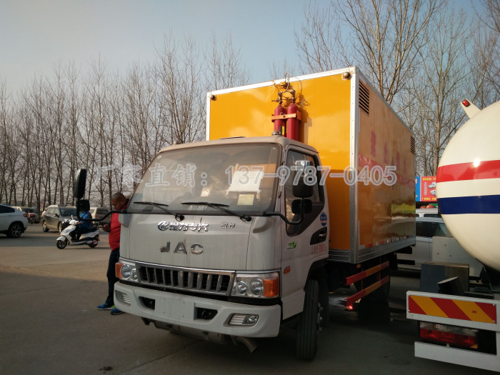 江淮危險(xiǎn)品運(yùn)輸車.jpg