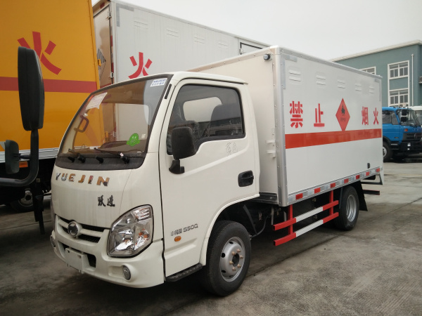 躍進(jìn)小型危險(xiǎn)品運(yùn)輸車1.jpg