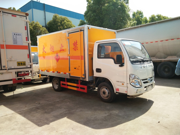 雜項(xiàng)危險(xiǎn)品運(yùn)輸車.jpg