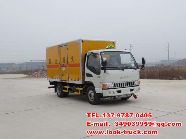 江淮黃牌9類危險(xiǎn)品運(yùn)輸車.jpg