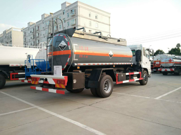 東風(fēng)天錦腐蝕品槽罐車.jpg