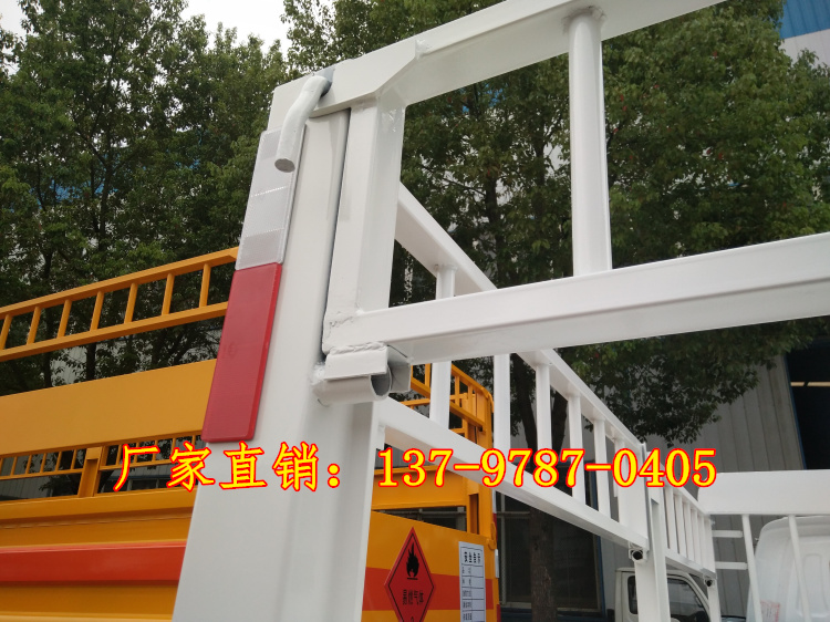 東風(fēng)俊風(fēng)3米3氣瓶運(yùn)輸車3.jpg