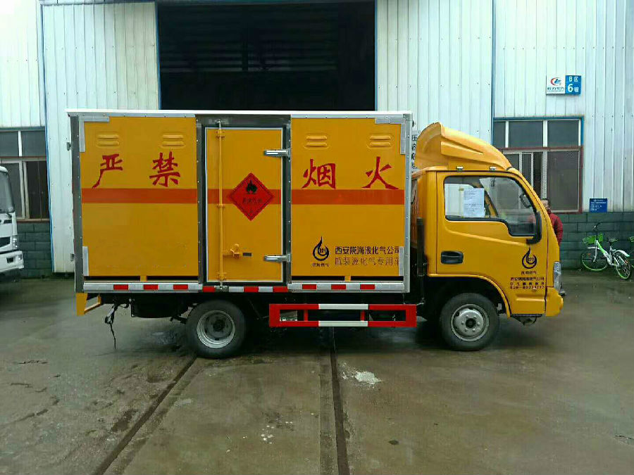 躍進3米瓶裝液化氣運輸車2.jpg