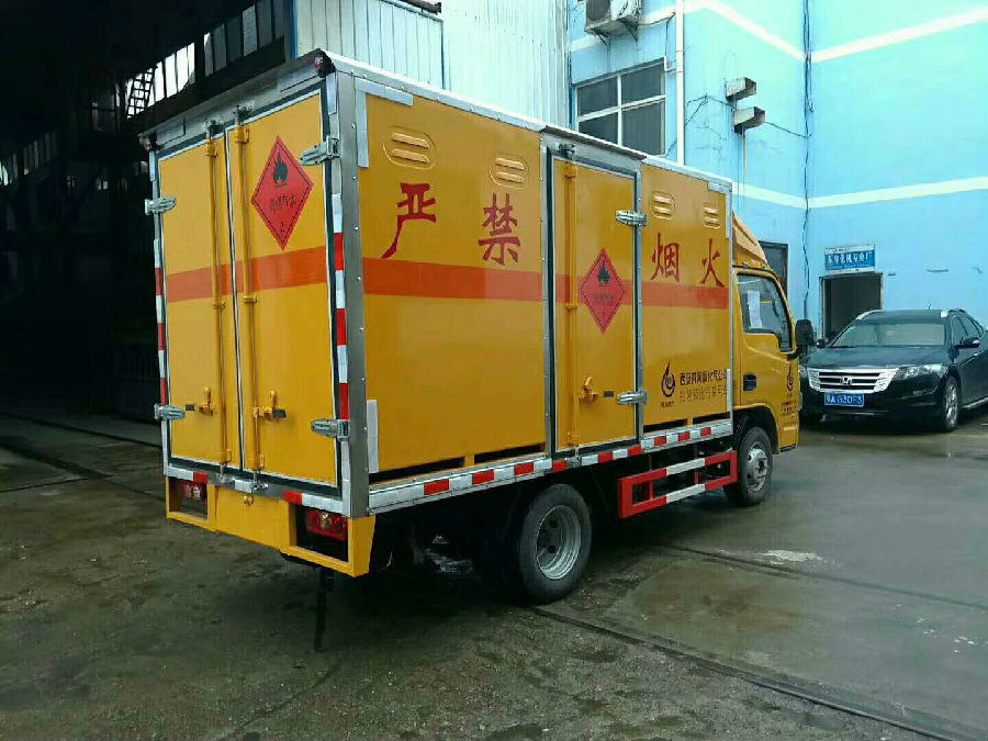 躍進3米瓶裝液化氣運輸車3.jpg