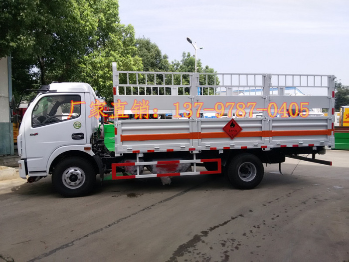 東風(fēng)多利卡氣瓶運(yùn)輸車2.jpg