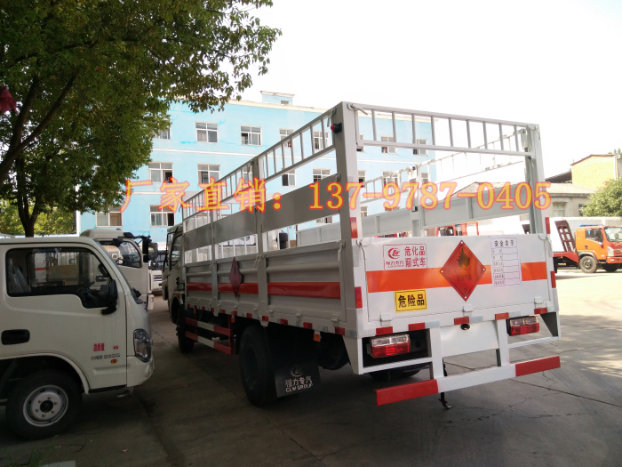 東風(fēng)多利卡氣瓶運(yùn)輸車3.jpg