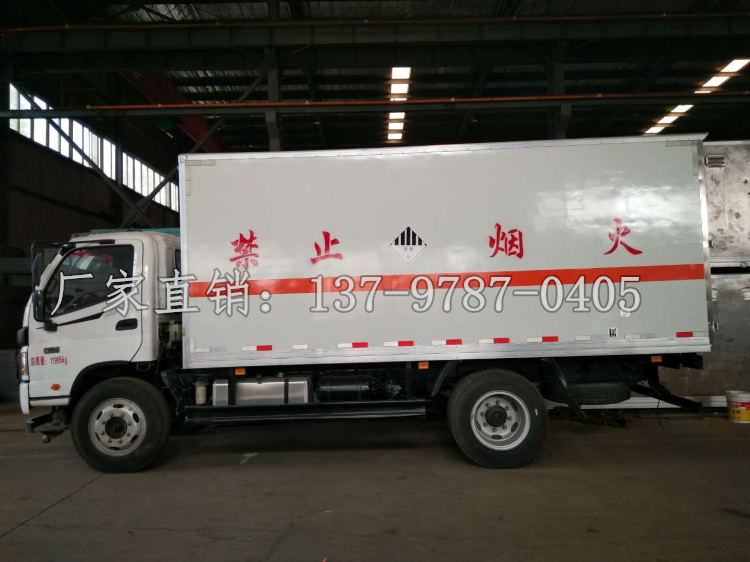 福田歐馬可5米危險(xiǎn)品廢物運(yùn)輸車(chē).jpg