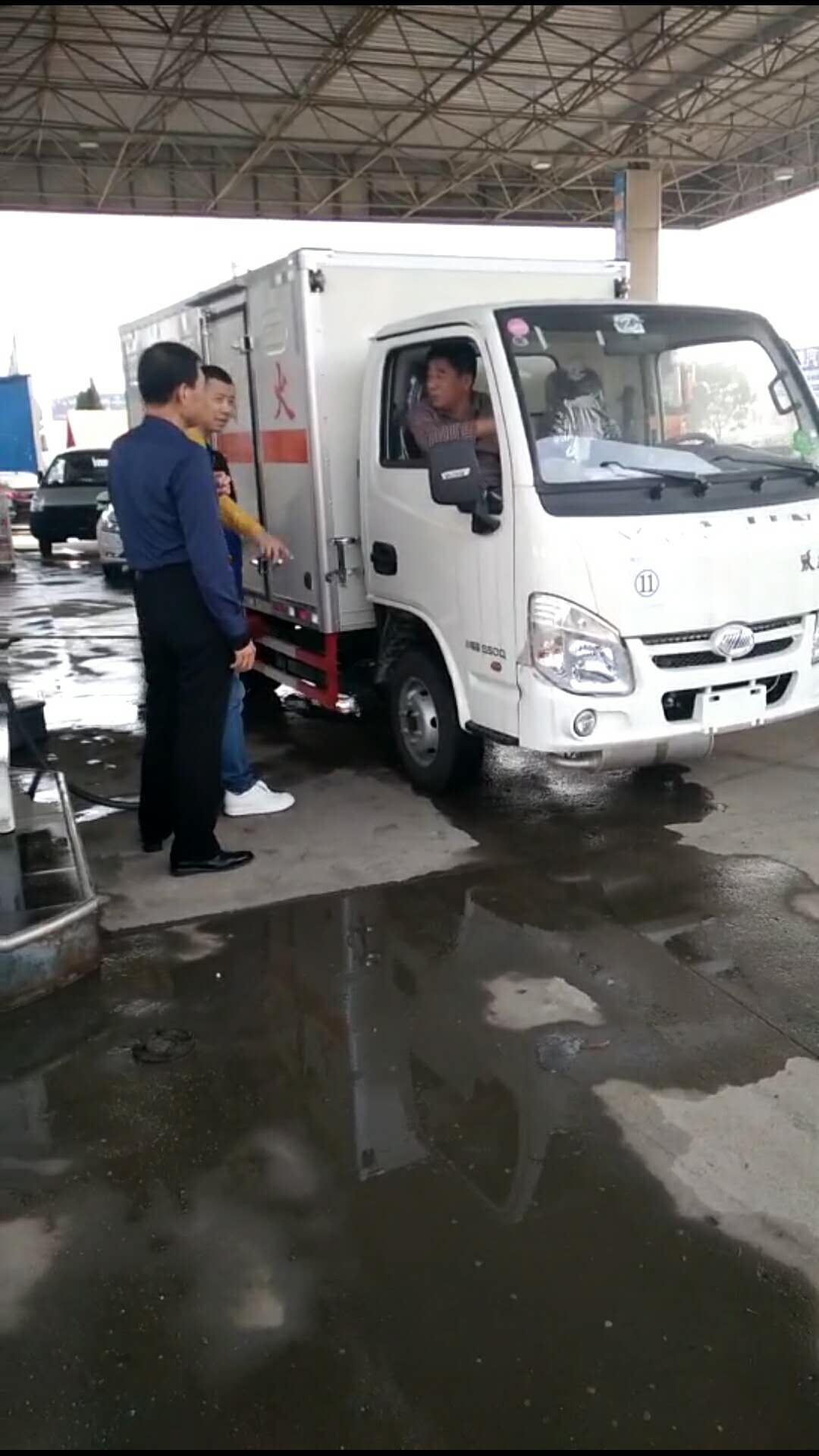 躍進(jìn)氣瓶運(yùn)輸車1 (1).jpg