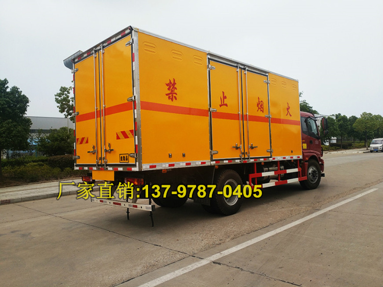 福田歐曼易燃?xì)怏w廂式運輸車4 (2).jpg