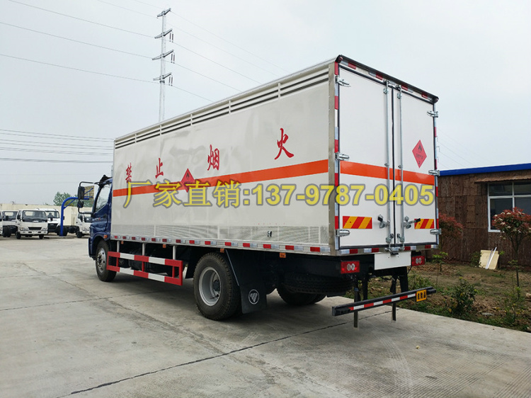 福田奧鈴6.2米廂式危險(xiǎn)品運(yùn)輸車(chē).jpg