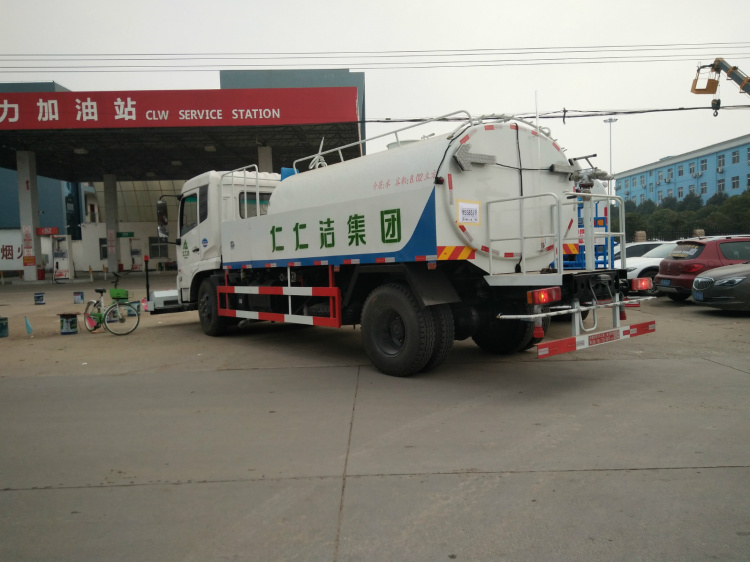 東風(fēng)天錦8噸高壓清洗車(chē)5 (1).jpg