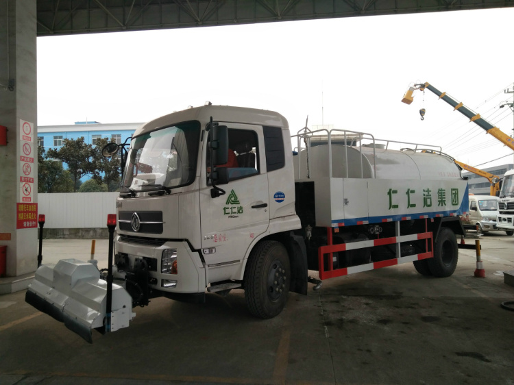 東風(fēng)天錦8噸高壓清洗車(chē)3 (1).jpg