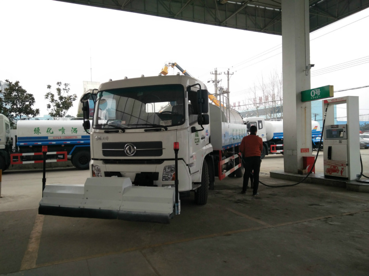 東風(fēng)天錦8噸高壓清洗車(chē)3 (2).jpg
