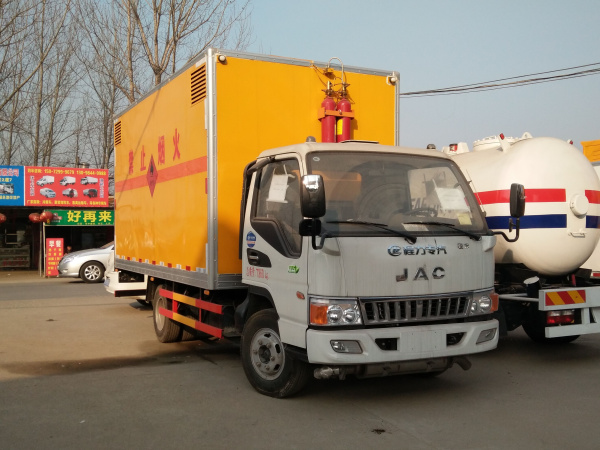 江淮煤油危險品運輸車.jpg