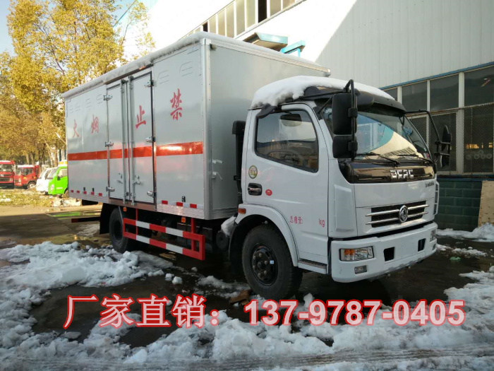 東風(fēng)氣瓶運(yùn)輸車.jpg