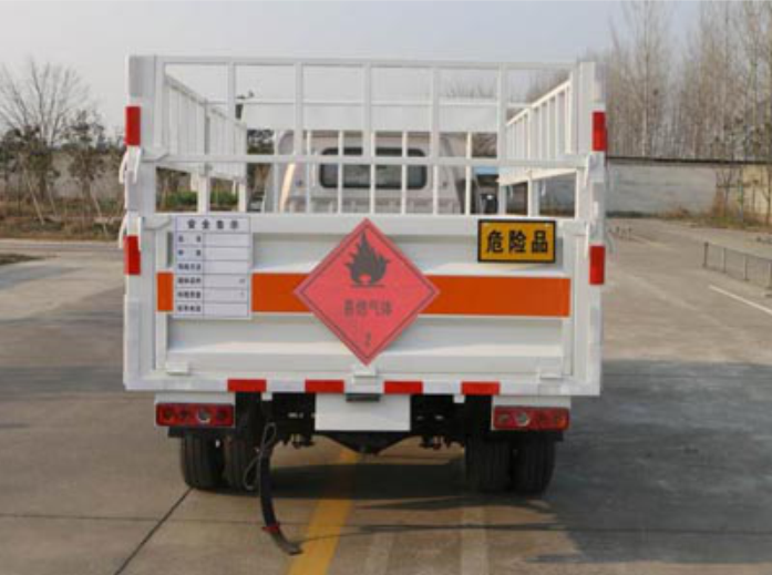 東風俊風氣瓶車新品:柳汽87機器CLW5035TQP5倉欄氣瓶運輸車1.png