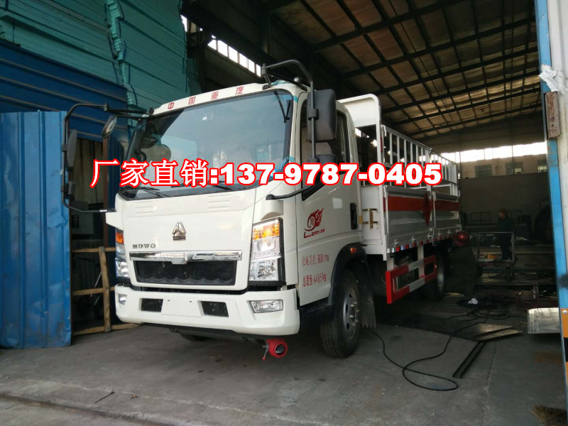 重汽豪沃氣瓶運輸車.jpg